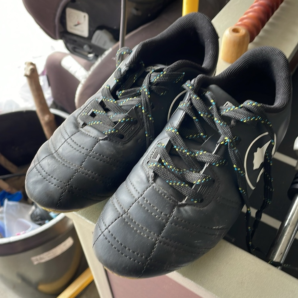 5For$15 Procat soccer shoes size 2 kids